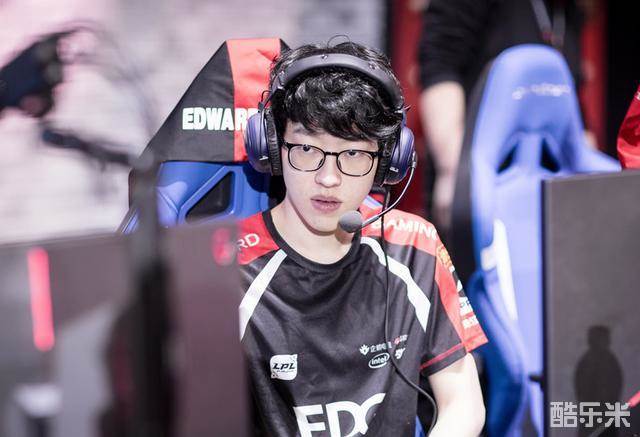 并凭借自身 并凭借自身